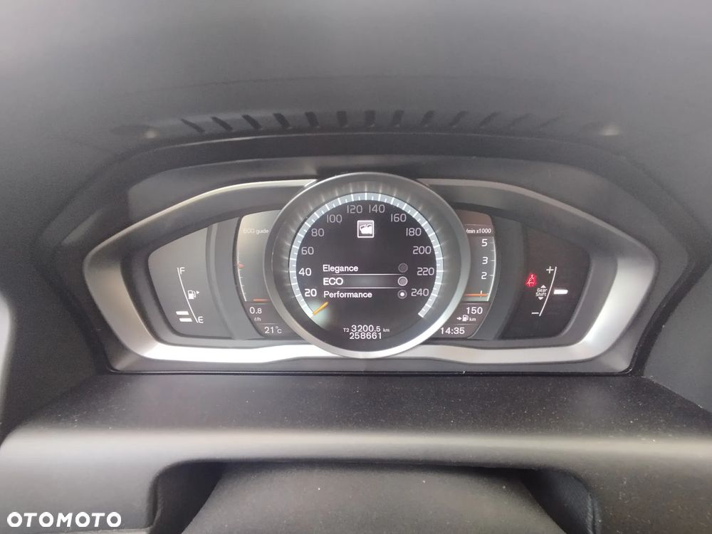 Volvo XC 60 D4 Momentum - 19