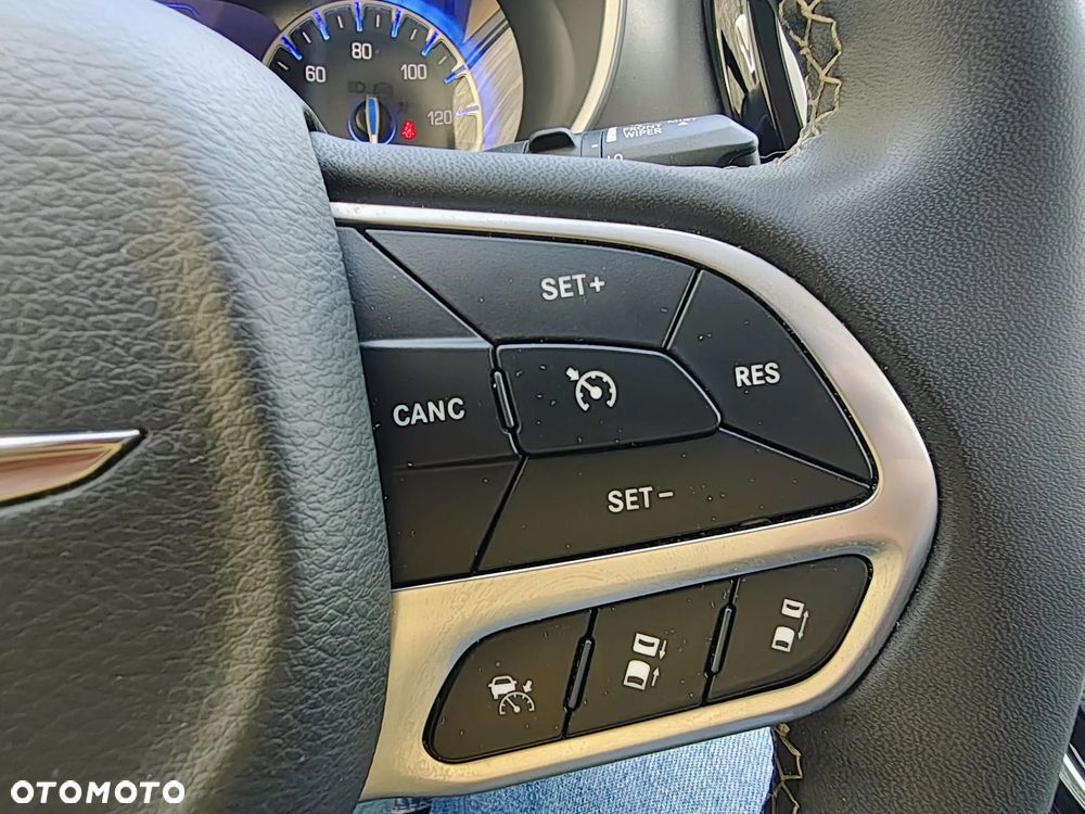 Chrysler Pacifica - 13