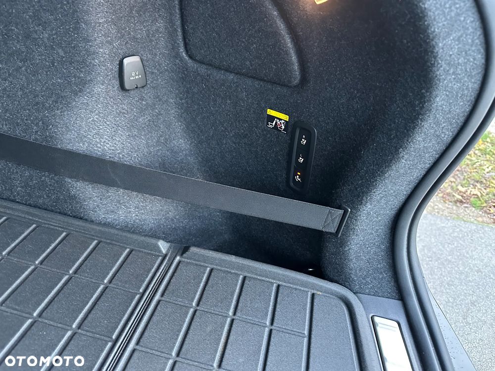 Volvo XC 40 D4 AWD Geartronic Inscription - 32