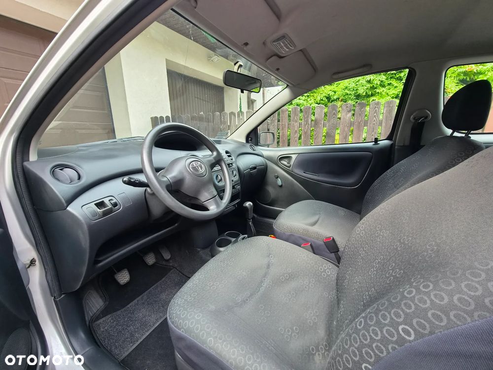Toyota Yaris - 5