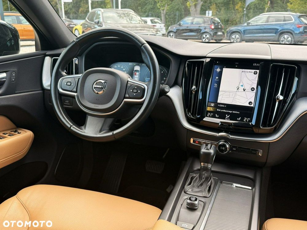 Volvo XC 60 D4 AWD Momentum - 24