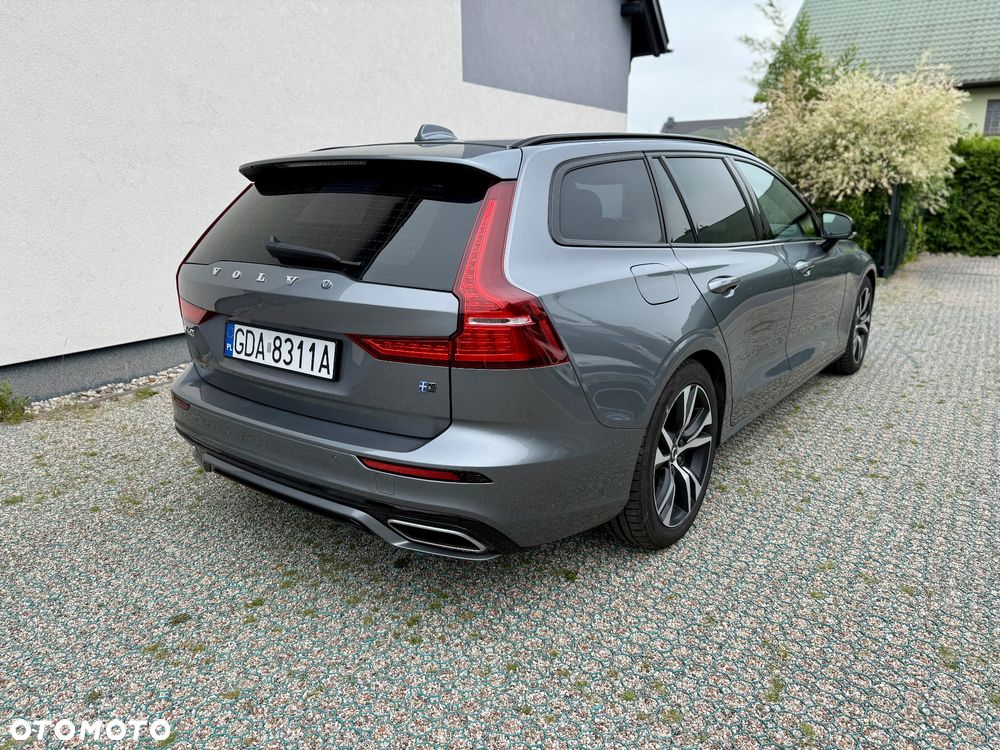 Volvo V60 B4 B R-Design - 3