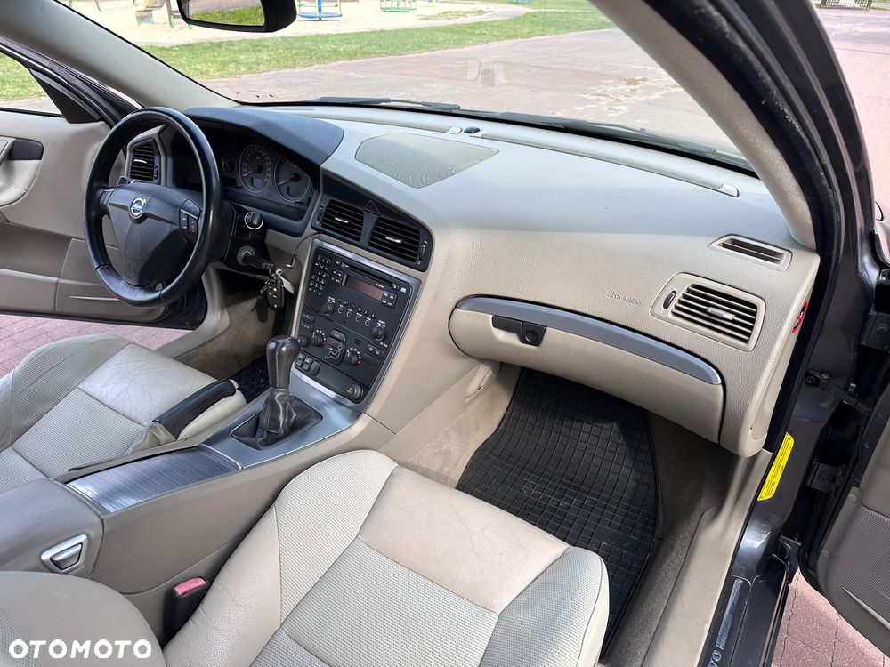 Volvo S60 2.4D Momentum - 24