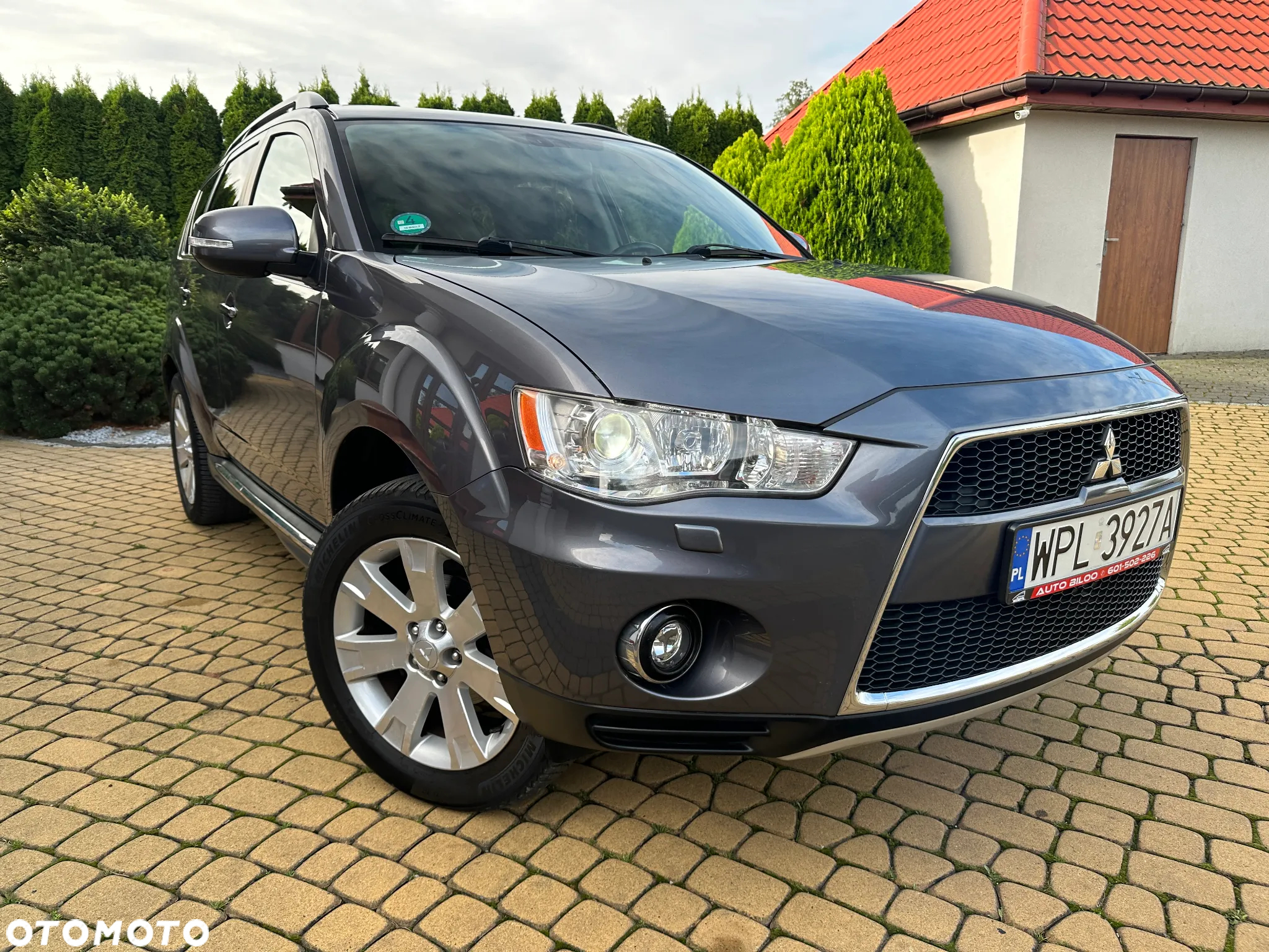 Mitsubishi Outlander - 2