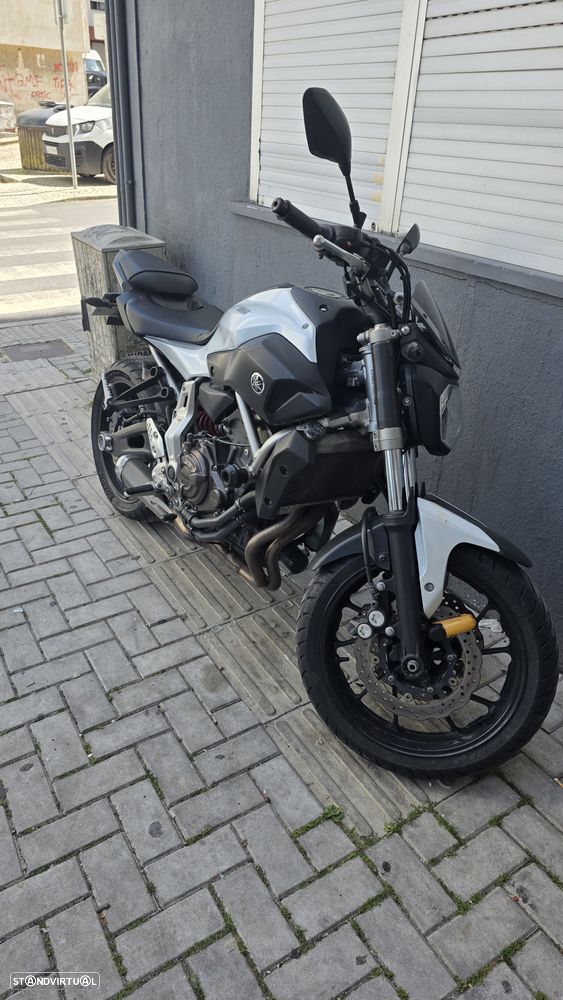 Yamaha MT-07 Naked - 5