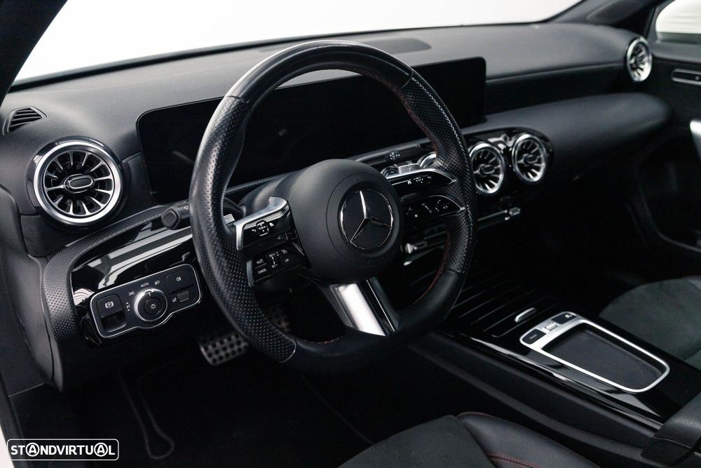 Mercedes-Benz A 250 Limousine e AMG Line - 23