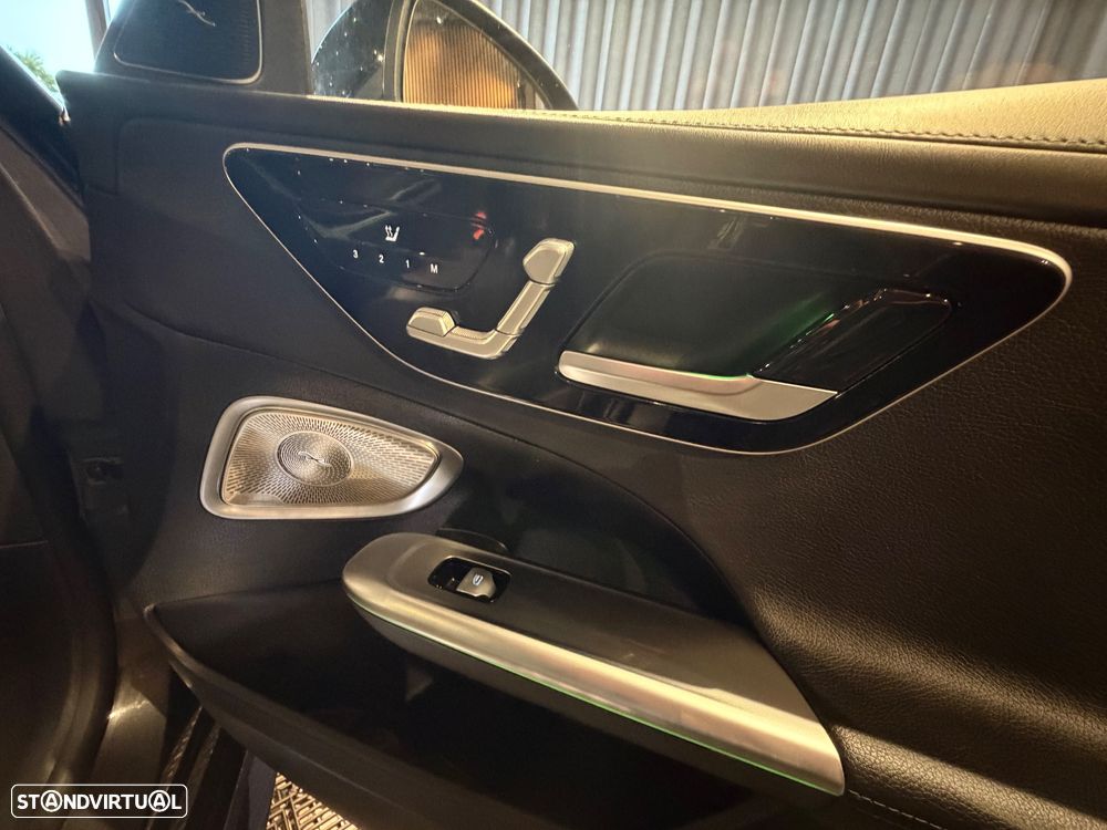 Mercedes-Benz C 300 e AMG Line - 26