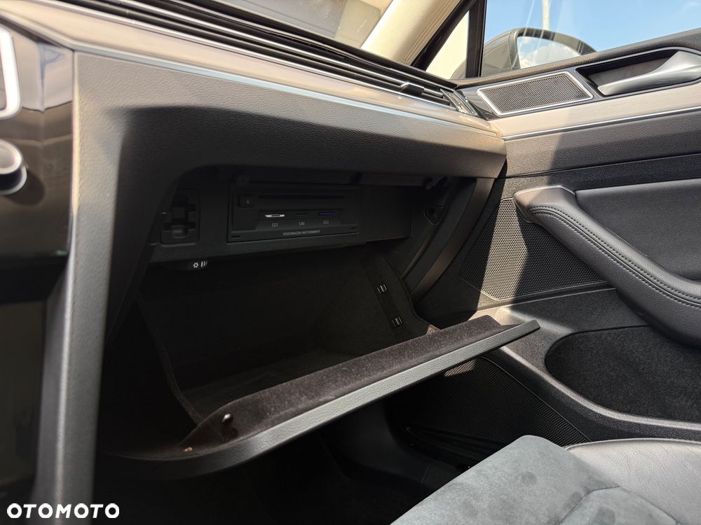 Volkswagen Passat 2.0 TDI SCR 4Motion DDG Highline - 28