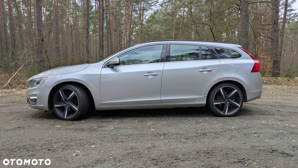 Volvo V60 D4 Drive-E R-Design Momentum - 2