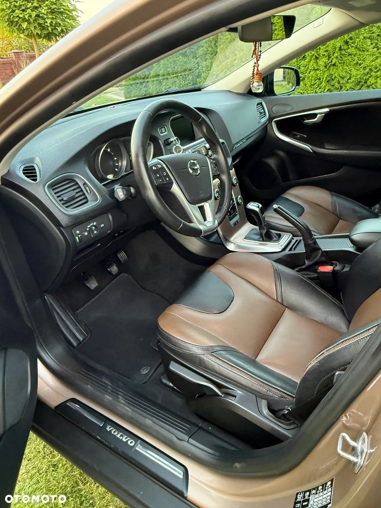 Volvo V40 Cross Country D2 Drive-E Momentum - 4