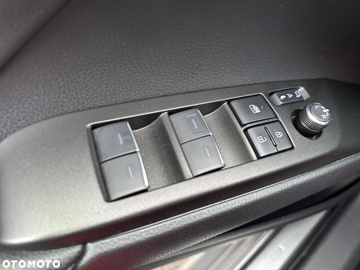 Toyota Camry - 19