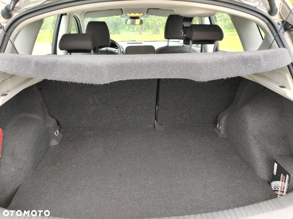 Volkswagen Golf Plus 1.6 TDI DPF BlueMotion Technology Team - 26