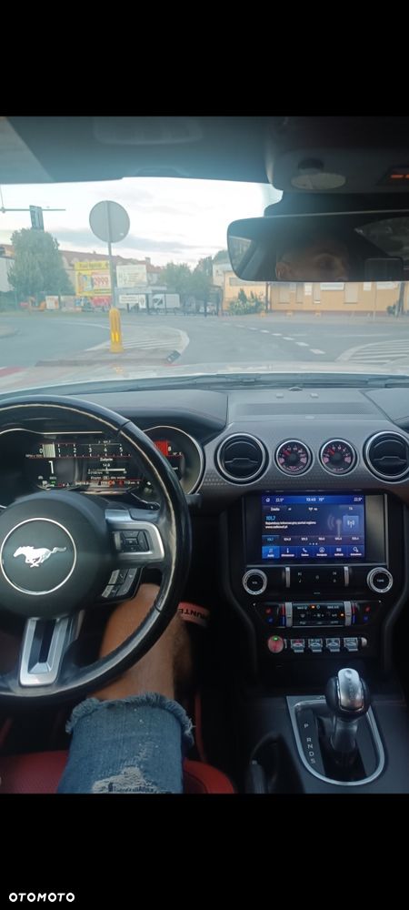 Ford Mustang - 4