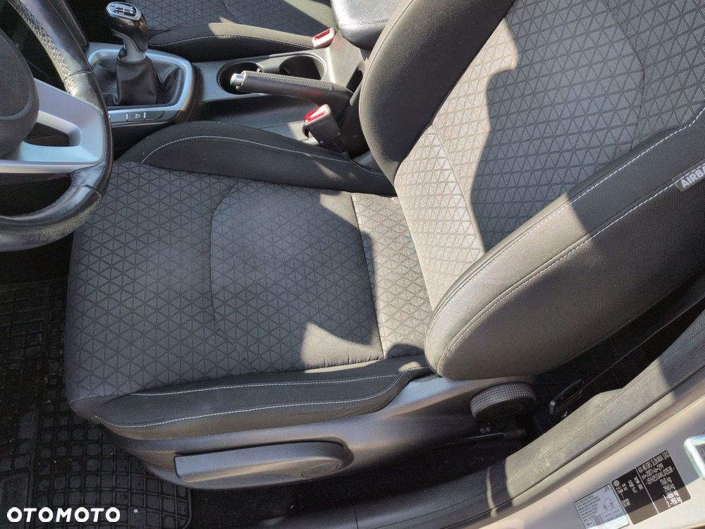 Kia Ceed - 10
