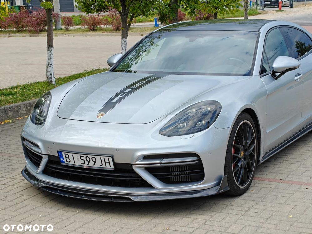Porsche Panamera - 1