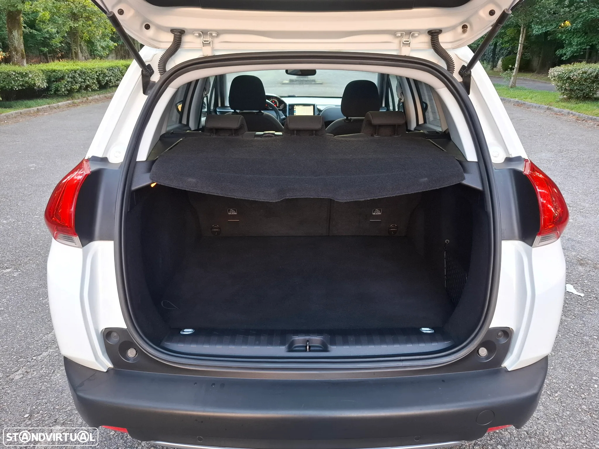 Peugeot 2008 1.2 PureTech Style - 17