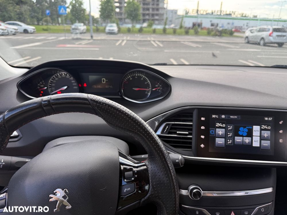 Peugeot 308 1.2 L PureTech Turbo S&S Allure - 10