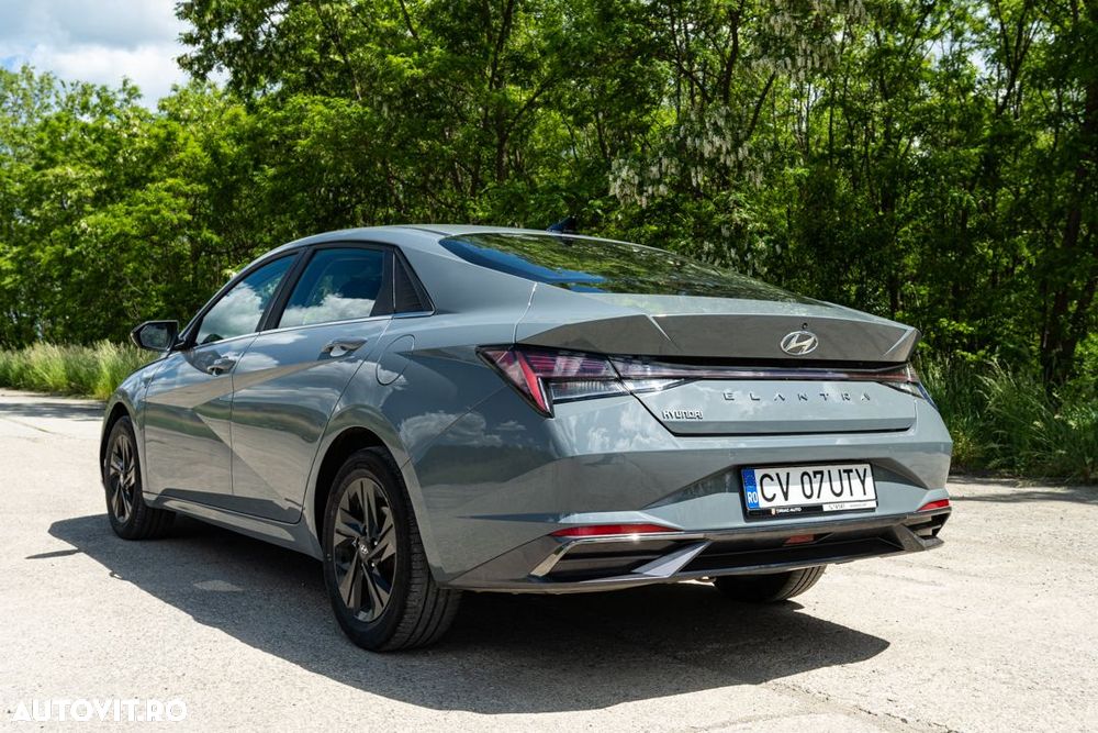 Hyundai Elantra 1.6 l 123 CP 6MT Highway - 5