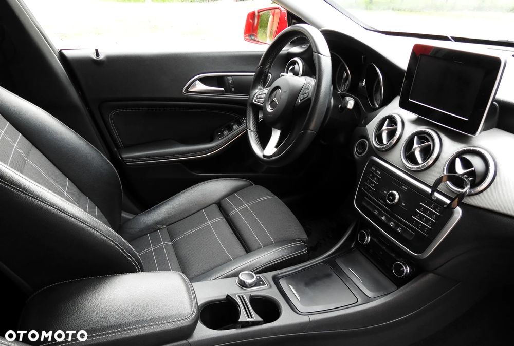 Mercedes-Benz CLA 180 7G-DCT - 15