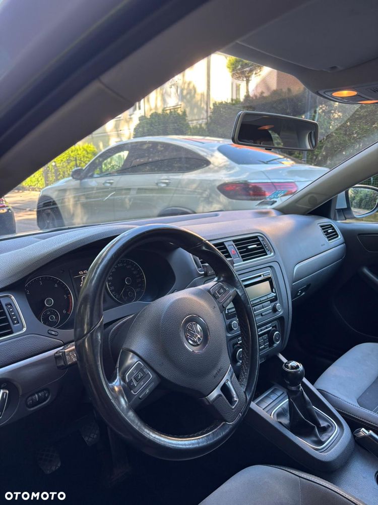 Volkswagen Jetta 2.0 TDI Highline - 8