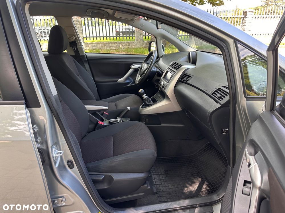 Toyota Verso 2.0 D-4D Executive - 31