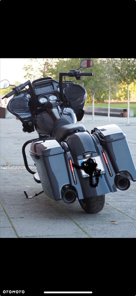 Harley-Davidson Touring Road Glide - 2