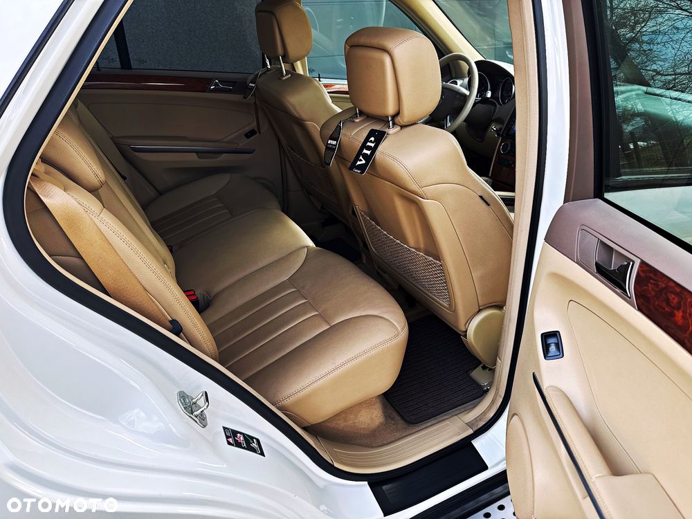 Mercedes-Benz ML 350 4Matic 7G-TRONIC Edition 10 - 36