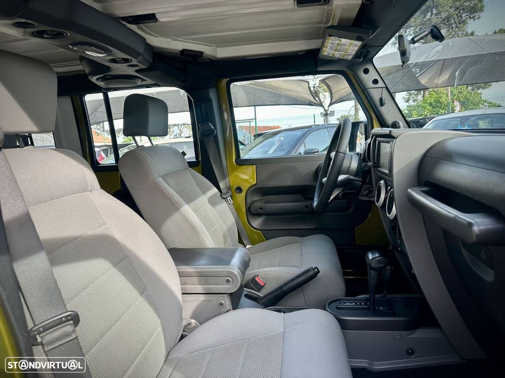 Jeep Wrangler Unlimited - 12