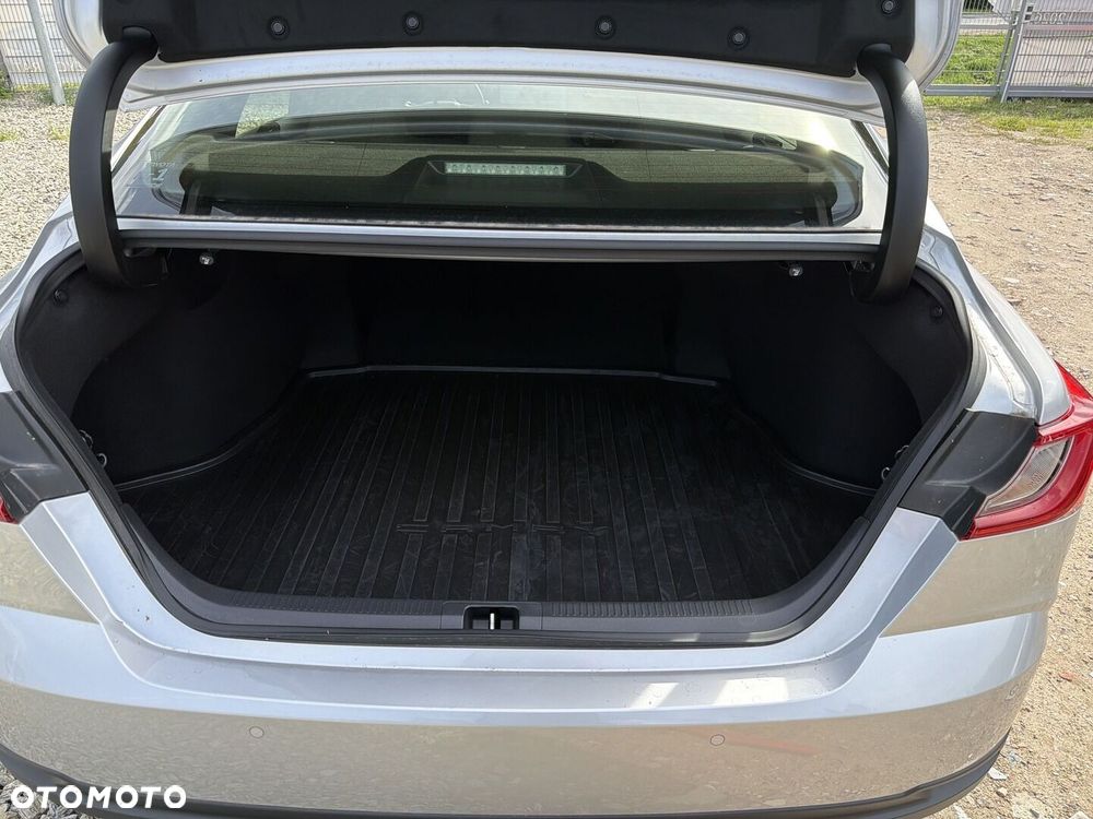 Toyota Camry - 28