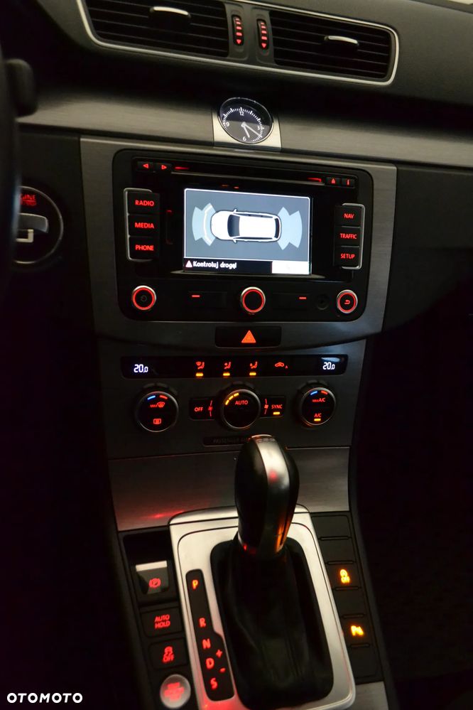 Volkswagen Passat - 17