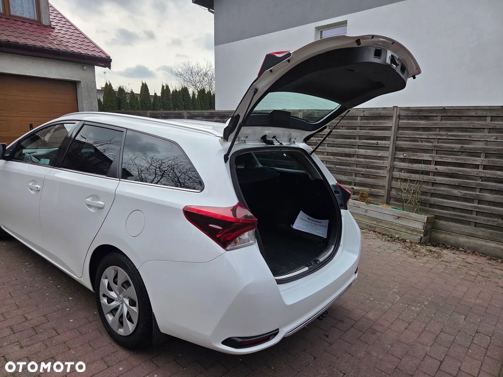 Toyota Auris 1.6 Prestige - 10