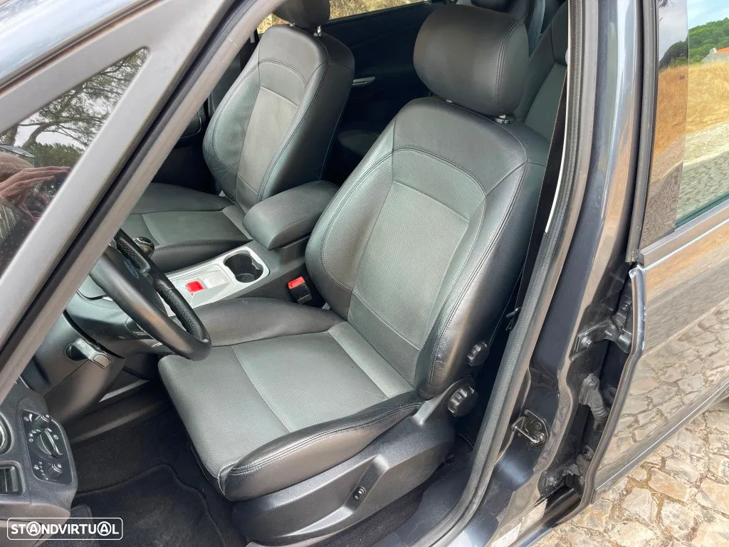 Ford S-Max 1.8 TDCi Titanium 7L - 24