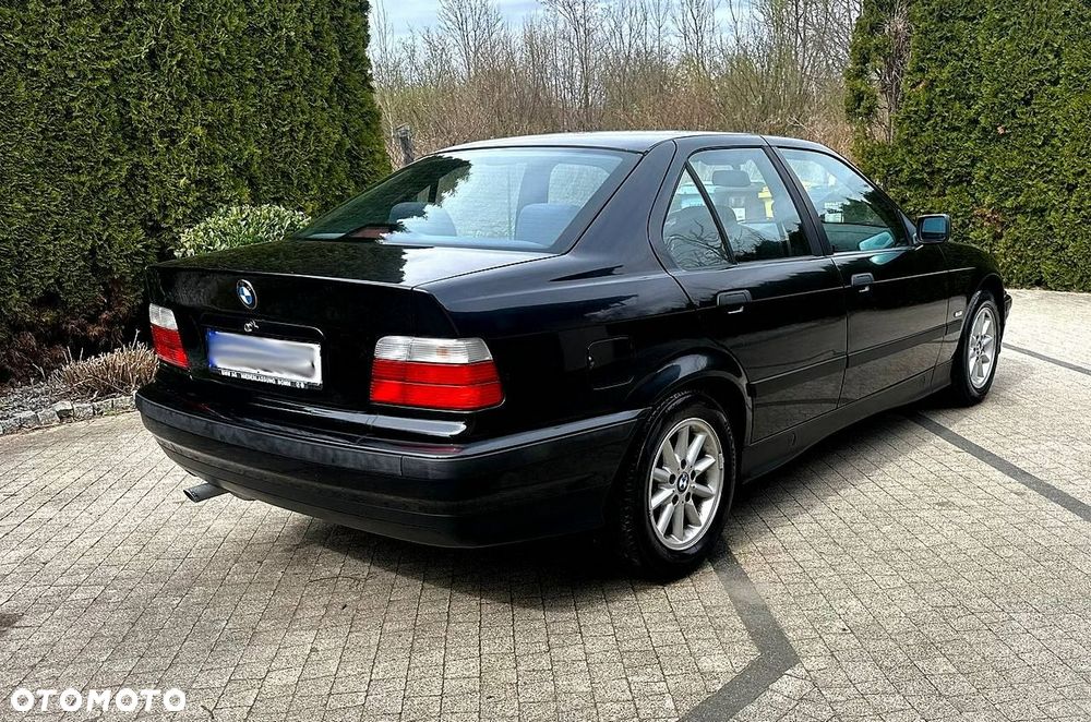 BMW Seria 3 318i - 10