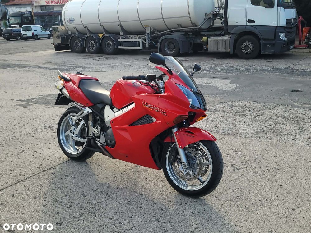 Honda VFR - 2