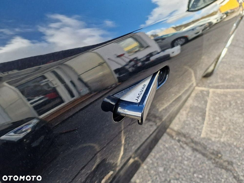 Jaguar F-Type 2.0 Turbo Chequered Flag - 36