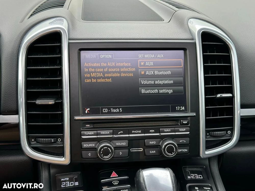 Porsche Cayenne 3.0 L - 12