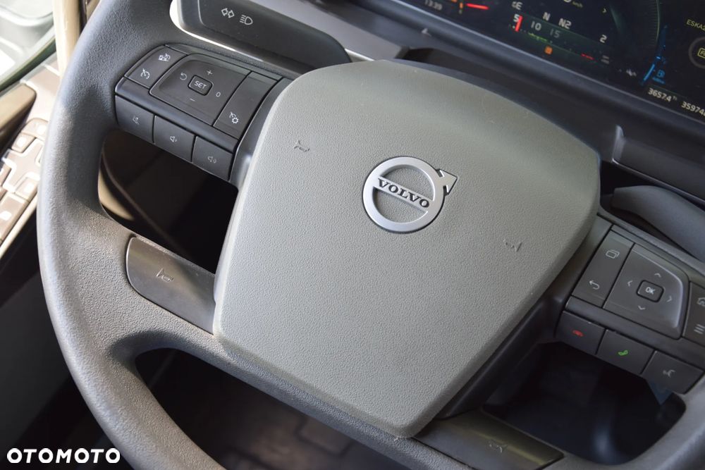 Volvo FH500 / EURO 6 / NOWY MODEL / KLIMATYZACJA POSTOJOWA / ACC / LEDY / 2 ZBIORNIKI PALIWA / FULL SPILERY / 2022 / SERWISOWANY / SPROWADZONY - 29