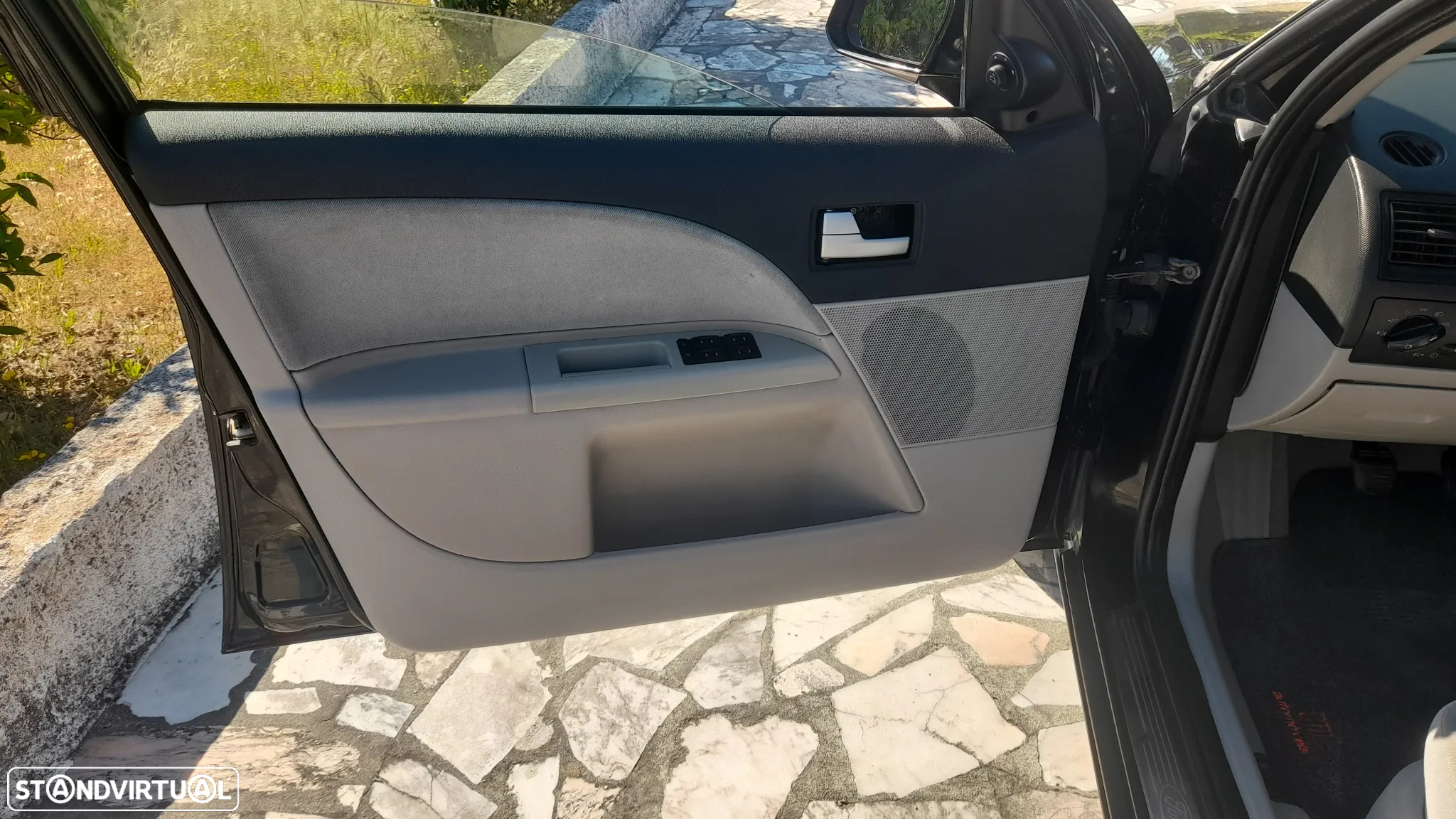 Ford Mondeo SW 2.0 TDdi Ghia - 14