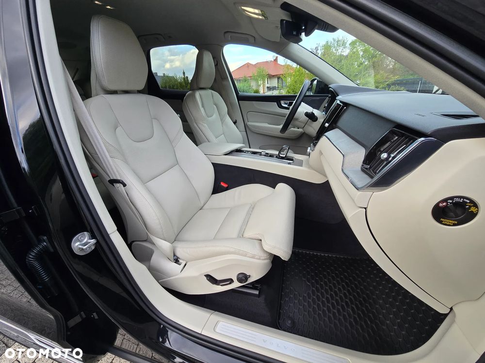 Volvo XC 60 B4 D AWD Plus Bright - 11