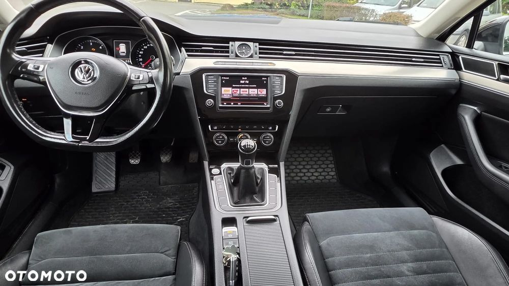 Volkswagen Passat 2.0 TDI (BlueMotion Technology) Highline - 28
