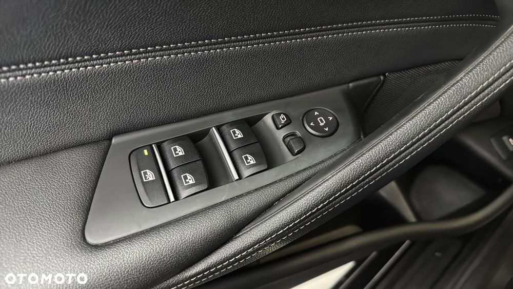 BMW Seria 5 530i xDrive mHEV - 32