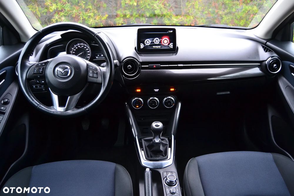 Mazda 2 2017 photo 3