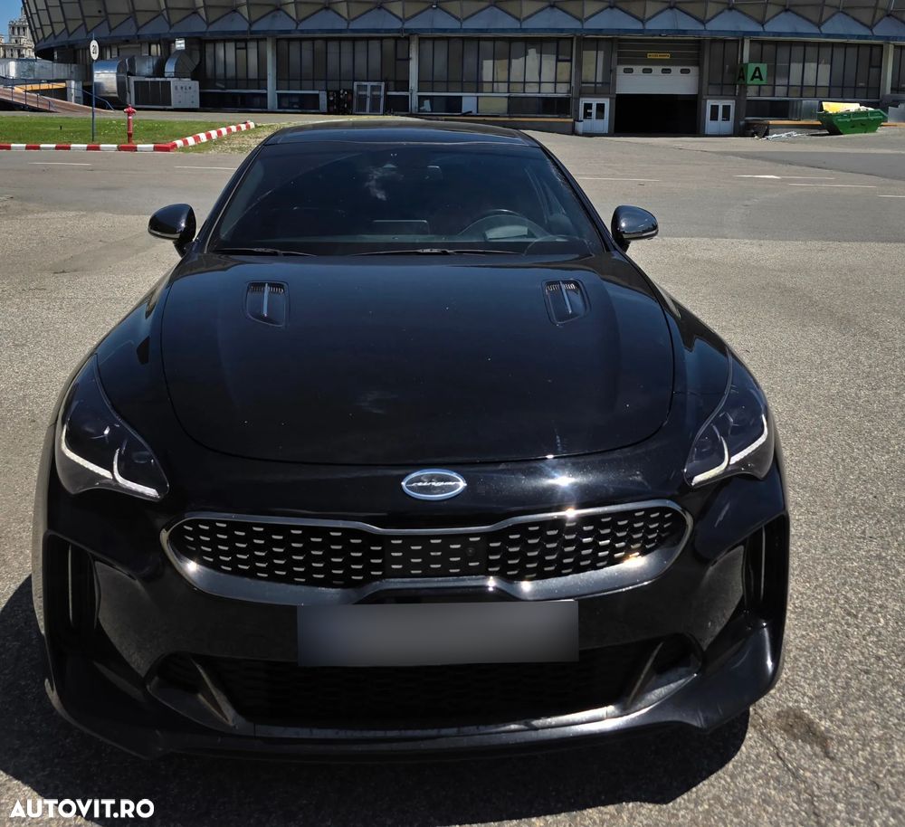 Kia Stinger - 1