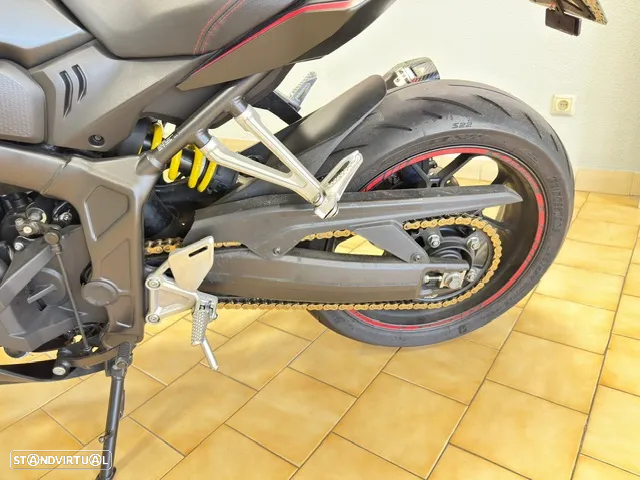 Honda CBR 650R - 5
