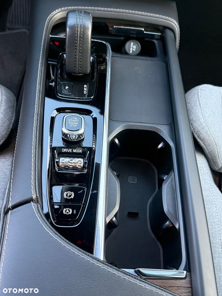 Volvo V90 Cross Country - 24