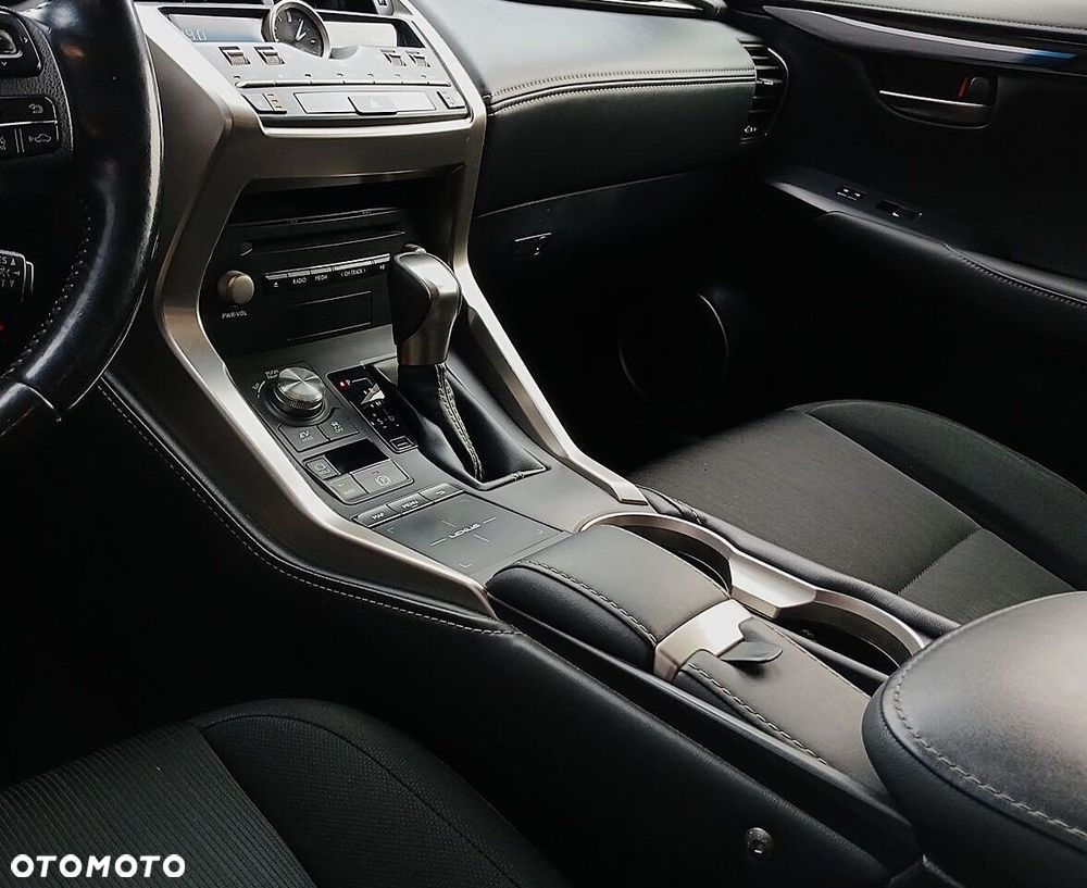 Lexus NX 300h Business Edition AWD - 21