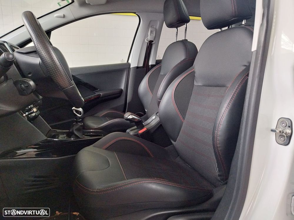 Peugeot 2008 1.2 PureTech GT Line - 4