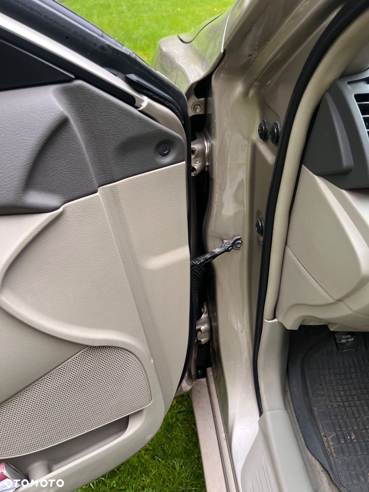 Toyota Camry - 34