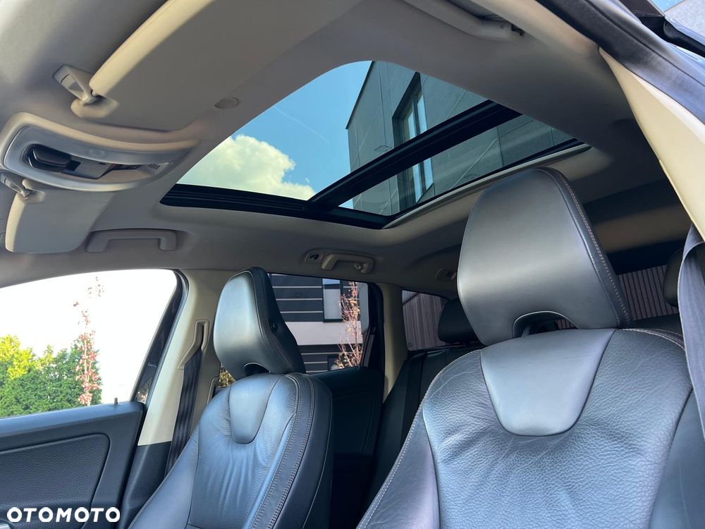 Volvo XC 60 D4 AWD Geartronic Momentum - 18