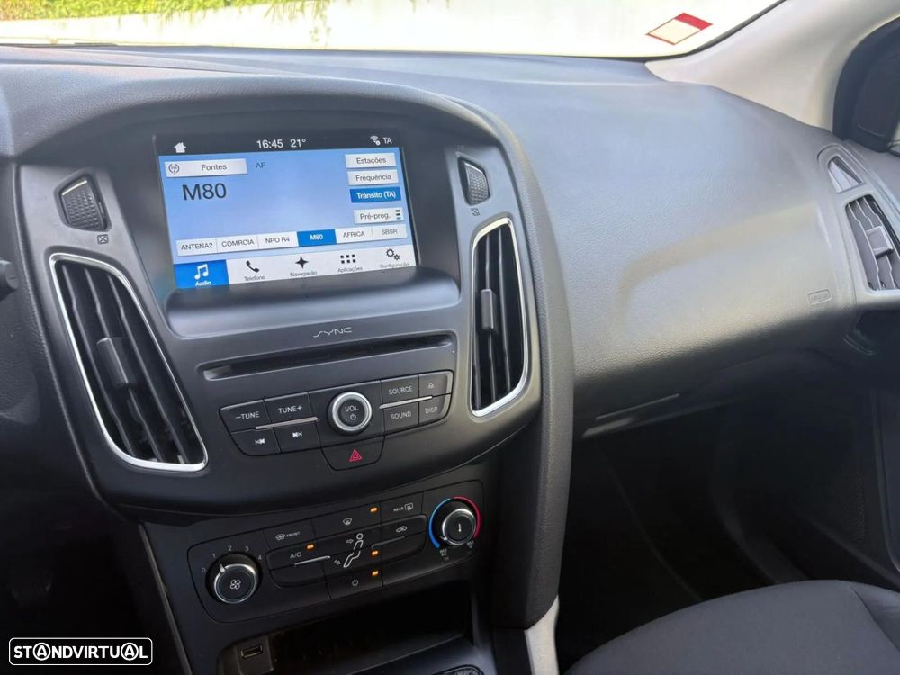 Ford Focus 1.0 EcoBoost S&S COOL&CONNECT DESIGN - 46